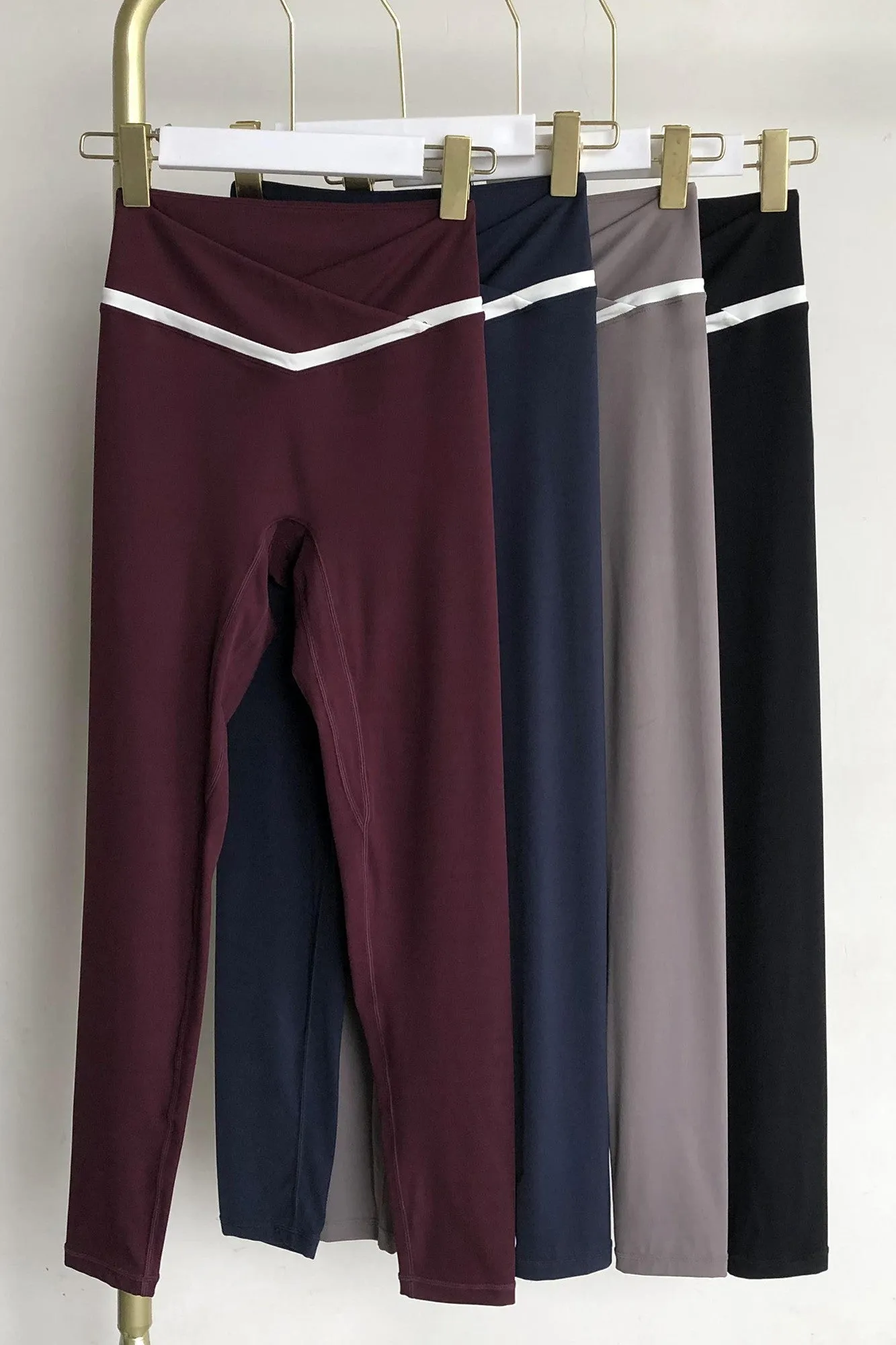 Contrast Trim V-Waist Gym Leggings